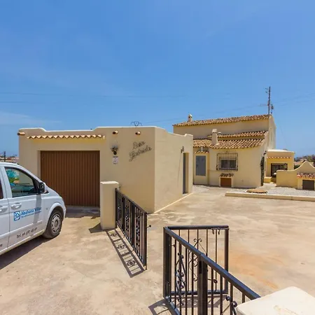 Abahana Villas Gabriela Villa *